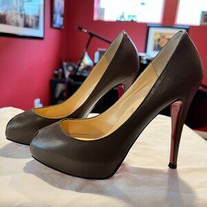 🌟 Christian Louboutin Brown Leather Mini Bout Zep Peep Toe Pumps – Size 35 🌟